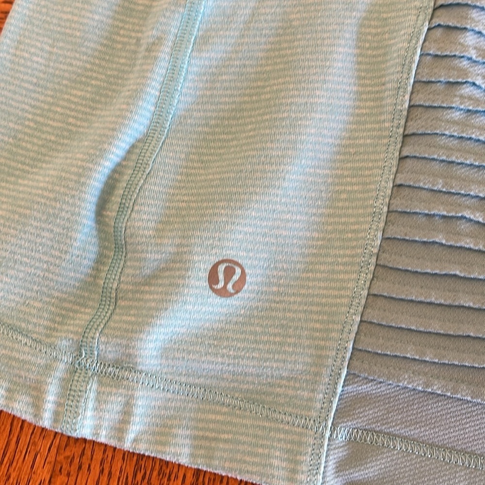 Lululemon Women's Light Blue Athletic Top - Picture 4 of 4